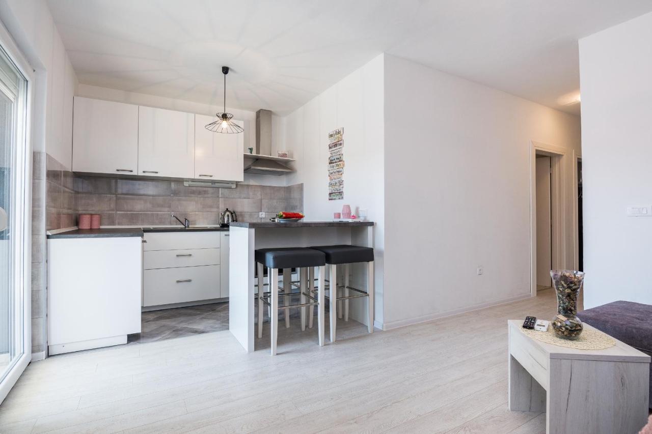 Apartments Krpan Vir Exterior photo